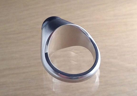 Ring, hol, 925 zilver met hematiet cabochon, maat 18